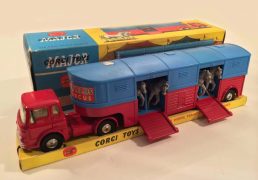 Corgi 1130 ‘Chipperfields’ Horse Transporter Chipperfields Circus We sell and buy quality collectible toys from the 50's, 60's, 70's and 80's