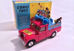 Corgi No.487 “Chipperfields Circus” Land Rover Parade Vehicle Chipperfields Circus We sell and buy quality collectible toys from the 50's, 60's, 70's and 80's