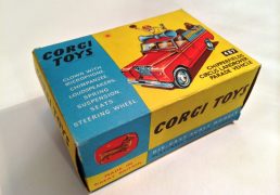 Corgi No.487 “Chipperfields Circus” Land Rover Parade Vehicle Chipperfields Circus We sell and buy quality collectible toys from the 50's, 60's, 70's and 80's