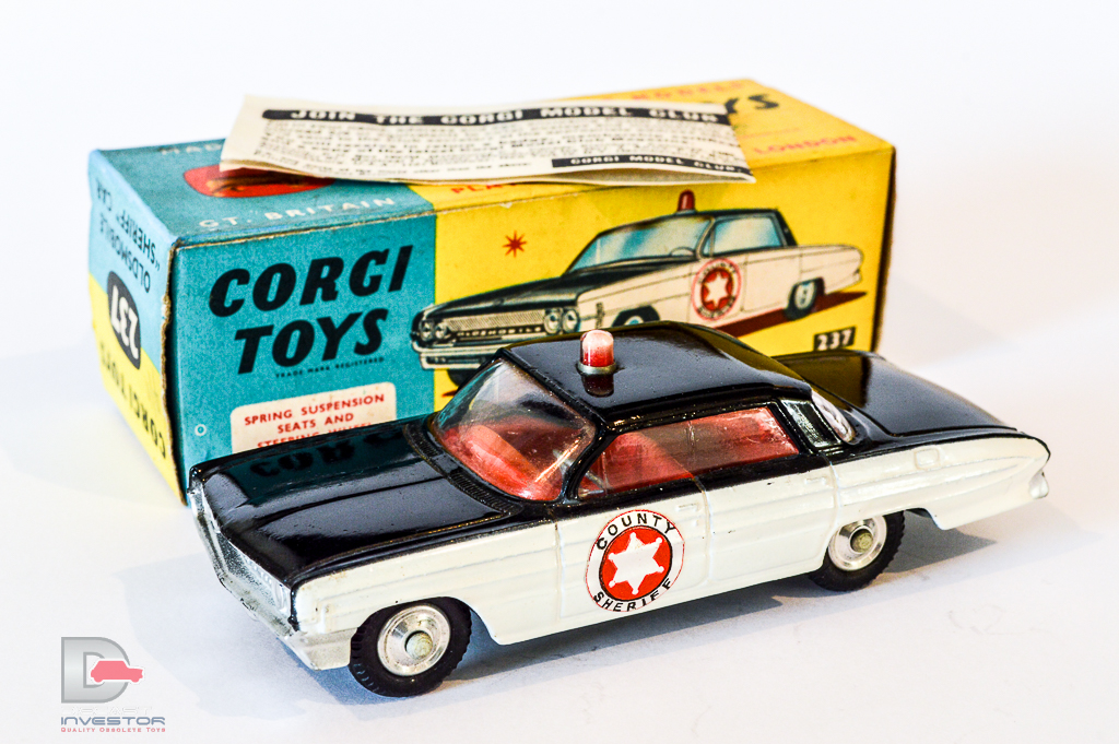 Corgi No.237 Oldsmobile "County Sheriff" Car - black, white, red interior and roof-light, chrome spun hubs - Excellent example in an excellent blue and yellow carded picture box with collectors club folded leaflet.