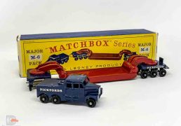 Matchbox Major Pack M6 Scammell 6x6 Ballast Tractor with Pickfords Low Loader Trailer - dark blue Tractor Unit with silver trim, gloss black base, 24-tread black plastic wheels, maroon Trailer with dark blue Bogies, 24-tread black plastic wheels - Ballast Tractor is good plus with a few tiny chips, Trailer is excellent with marks at the ends of the platform. In Good Plus type D1 box printed by TP Packaging. Nice example of this rare issue.