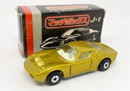 Matchbox Superfast No.33A Lamborghini Miura P400 - light gold body with silver base, wide 5-spoke wheels - Mint including rare type J1 Japanese box