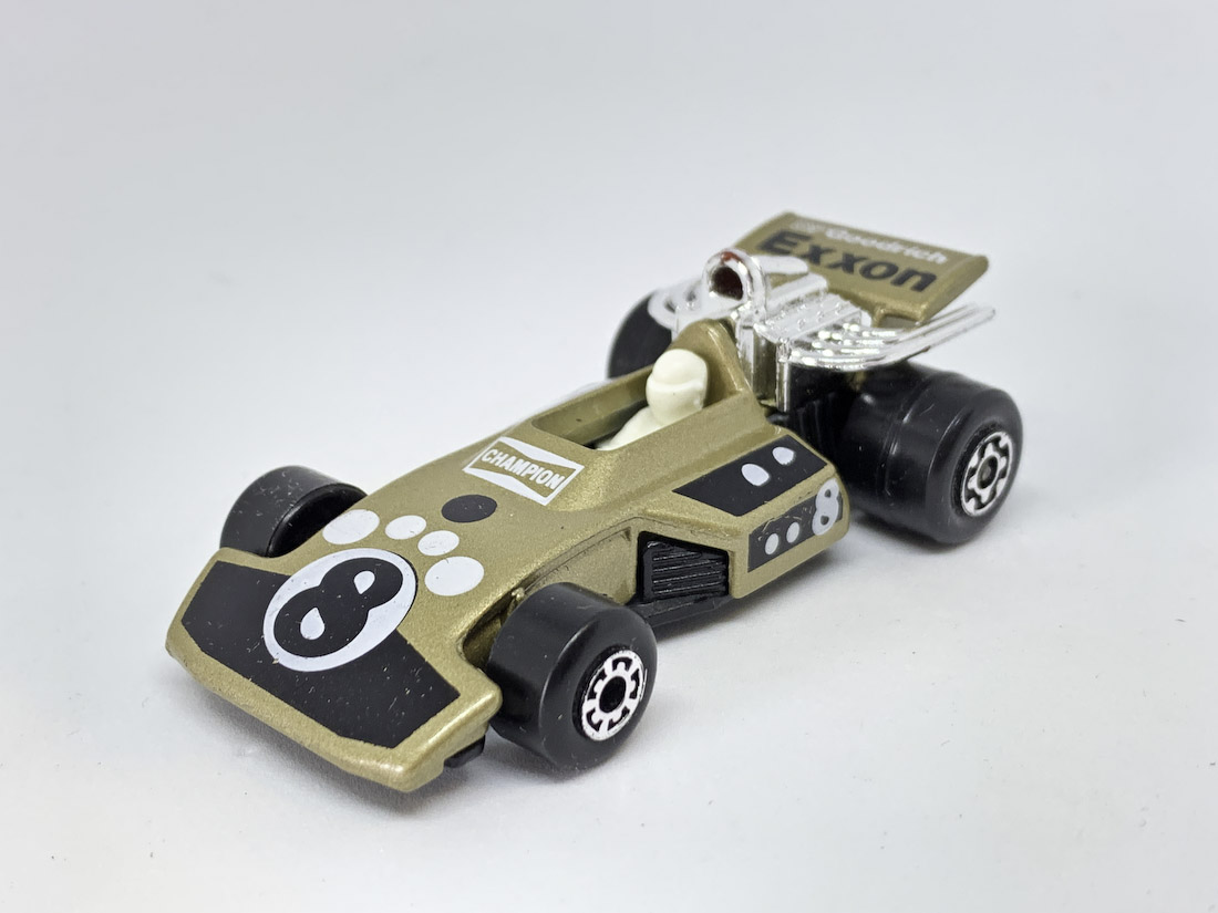 Matchbox Superfast 28g Formula 5000 Racing Car (Superfast 28d) - metallic champagne gold body with black & white racing number 8 tampo print, white driver, matt black base, 5-arch front wheels & Maltese Cross rear wheels - Near Mint, unboxed.