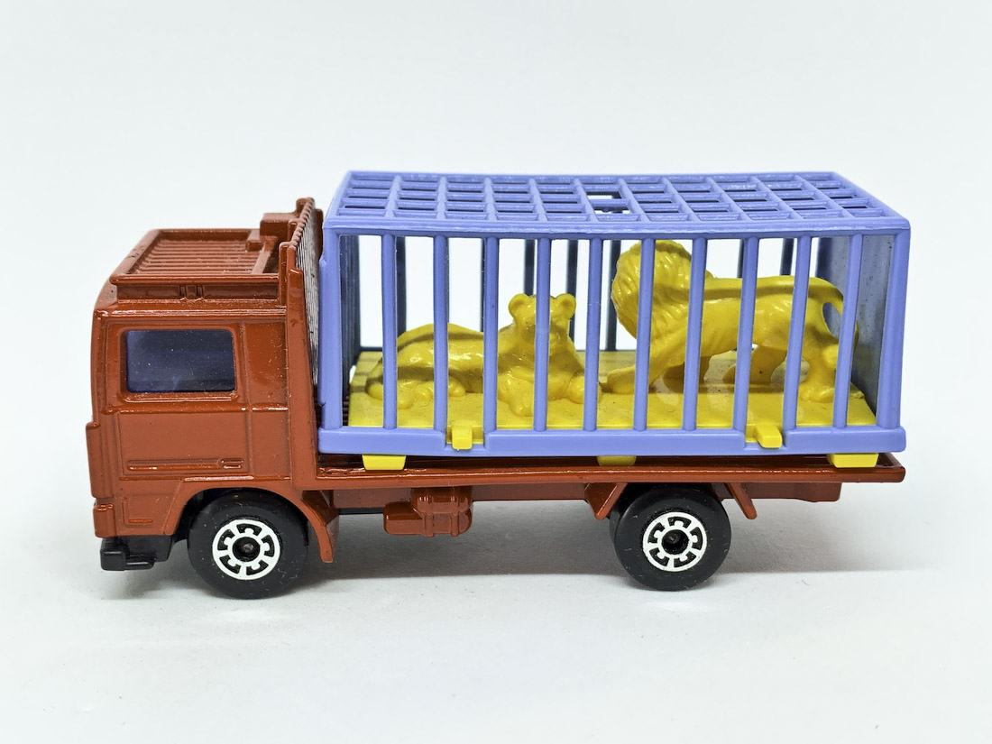 Matchbox Superfast No.35c Volvo Zoo Truck 1-75 Series Superfast issues We sell and buy quality collectible toys from the 50's, 60's, 70's and 80's