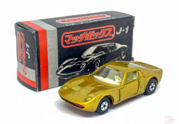 Matchbox Superfast No.33A Lamborghini Miura P400 - light gold body with red base, wide 5-spoke wheels - Mint including rare type J1 Japanese box